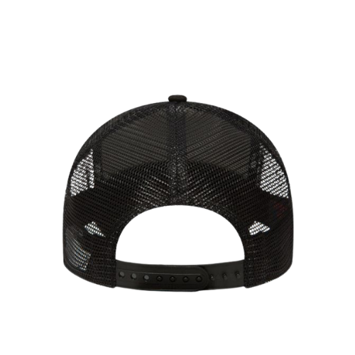 NEW ERA NY YANKEES BLACKOUT TRUCKER